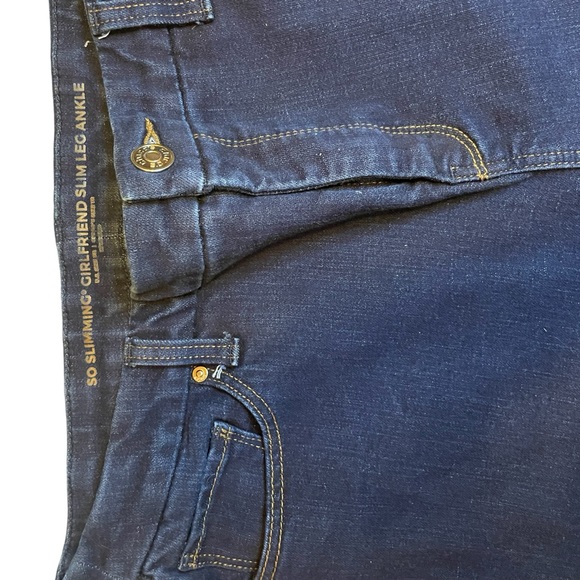 Chico’s so slimming Girlfriend Ankle Jeans Chico’s Size 1. Blue, Indigo - Picture 5 of 8